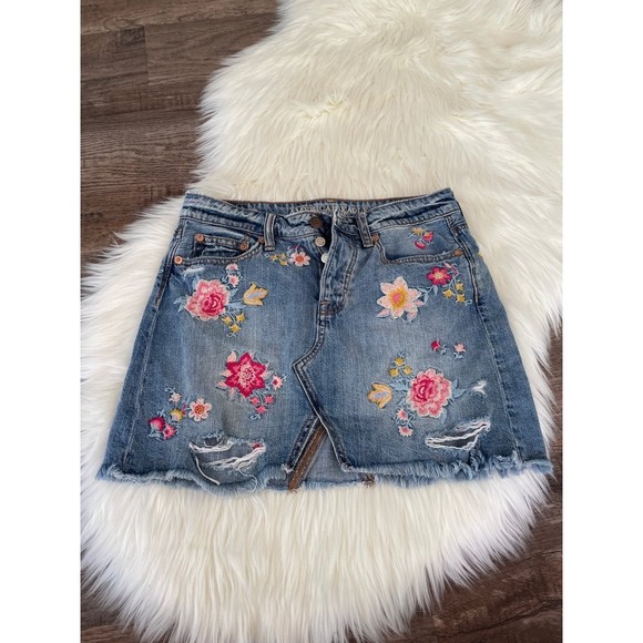 American Eagle embroidered floral denim skirt size 4 - Picture 2 of 7